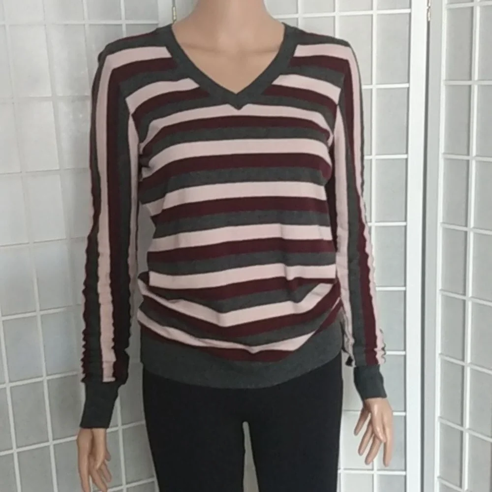 Worthington Long Sleeve Sweater Top Woman Size Medium Burgundy Pink And Gray‎